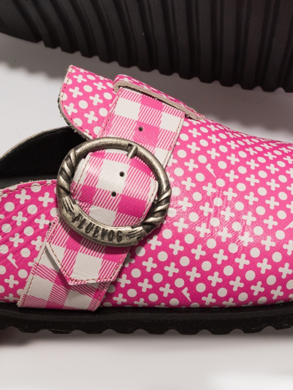 John Fluevog Chillville Bean Bag pink XO buckle clog pink & white pattern 10 - Picture 10 of 12